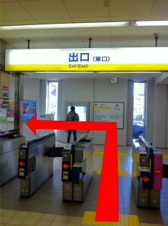 大鳥居駅東口改札を出ます